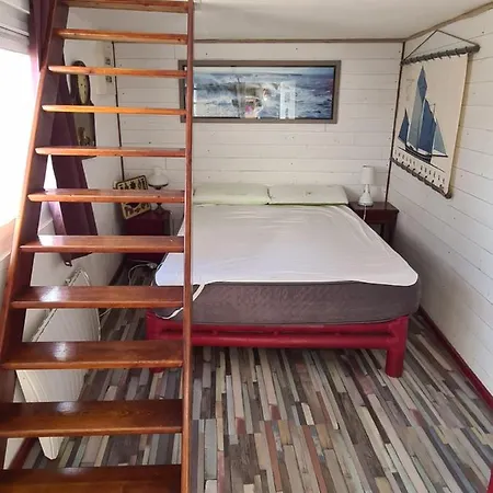 De La Chaloupe Holiday home *